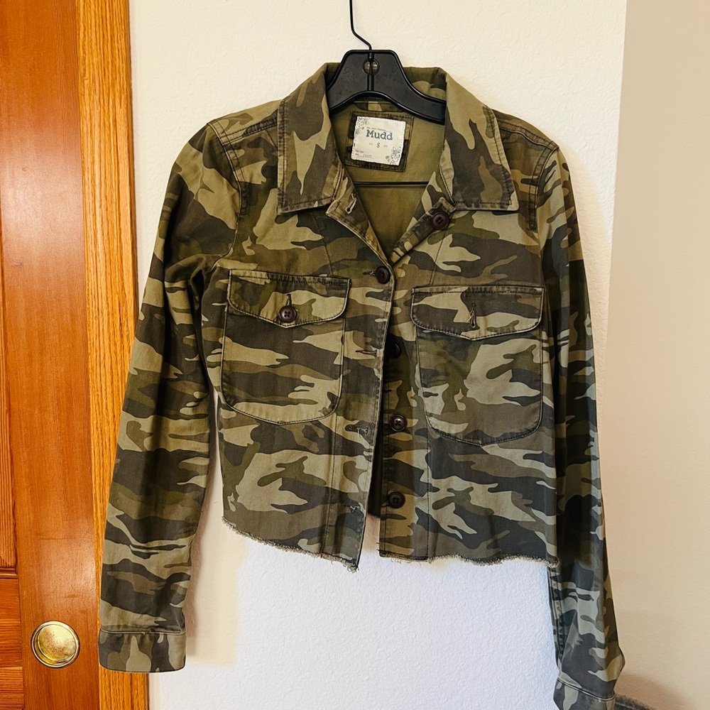 Mudd Women’s Camo Cropped Jacket Size Small 100% Cotton Button Front Utility